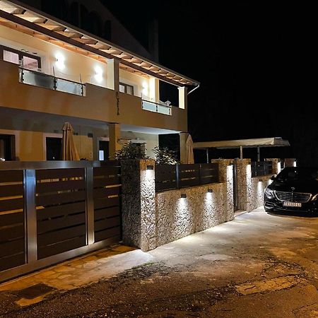 Natashas Apartments Ypsos Eksteriør billede